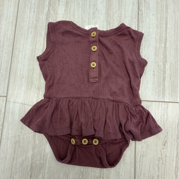 The Woods Kate Quinn Baby Girl Purple Romper Dress One Piece Size 3-6 Months Rib - Picture 3 of 3